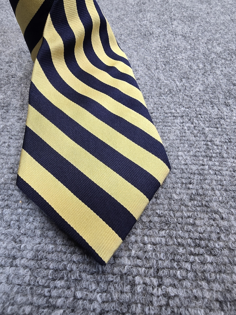 Brooks Basics Mens Silk Tie Navy Yellow Repp Stripe Made USA Preppy Necktie - Picture 2 of 4